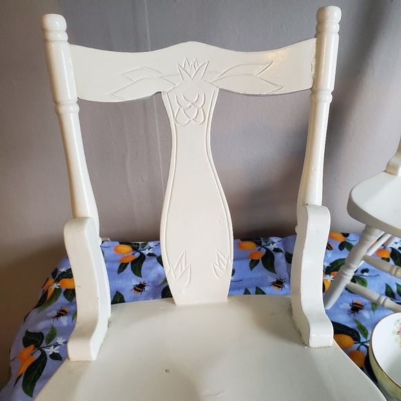 Vintage woooden doll chairs (2), cream colored, fair condition - Picture 2 of 6